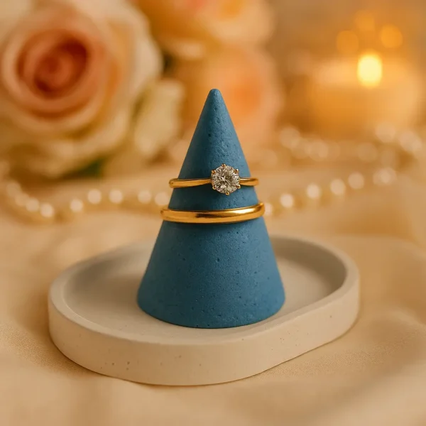 Triangular-Ring-Holder--Resin-Concrete-Jesmonite-Jewelry-Display-Wedding-Special-