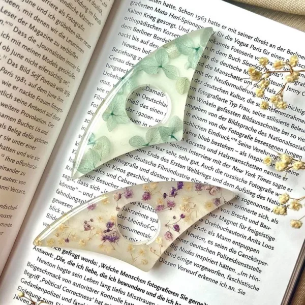 Personalized-Thumb-Page-Holder-with-Dried-Flowers-Handmade-Resin-Book-Spreader-Unique-Book-Lover-Gift-Aesthetic-Book-Accessorie