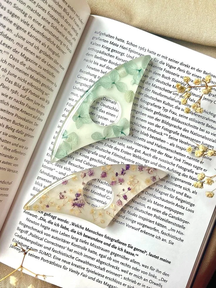 Personalized-Thumb-Page-Holder-with-Dried-Flowers-Handmade-Resin-Book-Spreader-Unique-Book-Lover-Gift-Aesthetic-Book-Accessorie