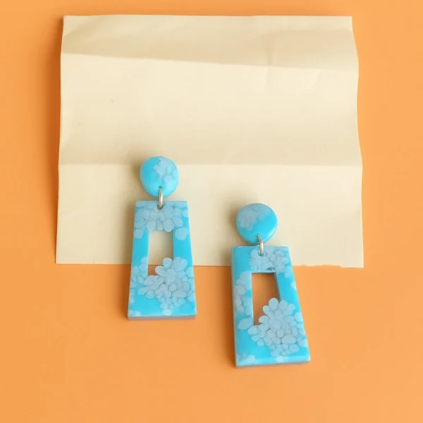 Bling On® Resin Beach Blue Dangler Earrings – Handmade Elegance Inspired by the Sea