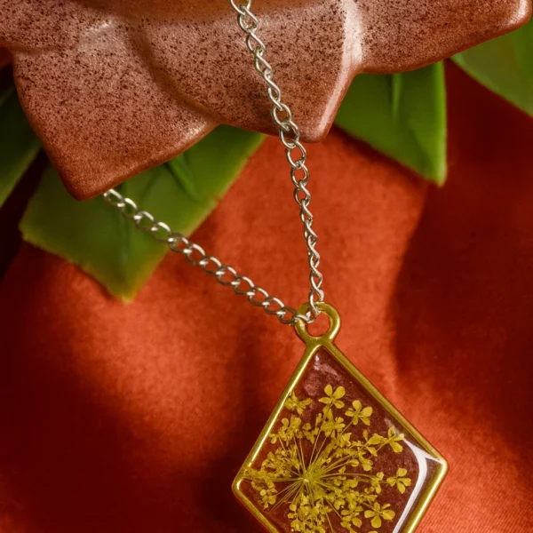  Resin Floral Diamond Pendant – Luxury Handmade Jewellery ✨ (2)