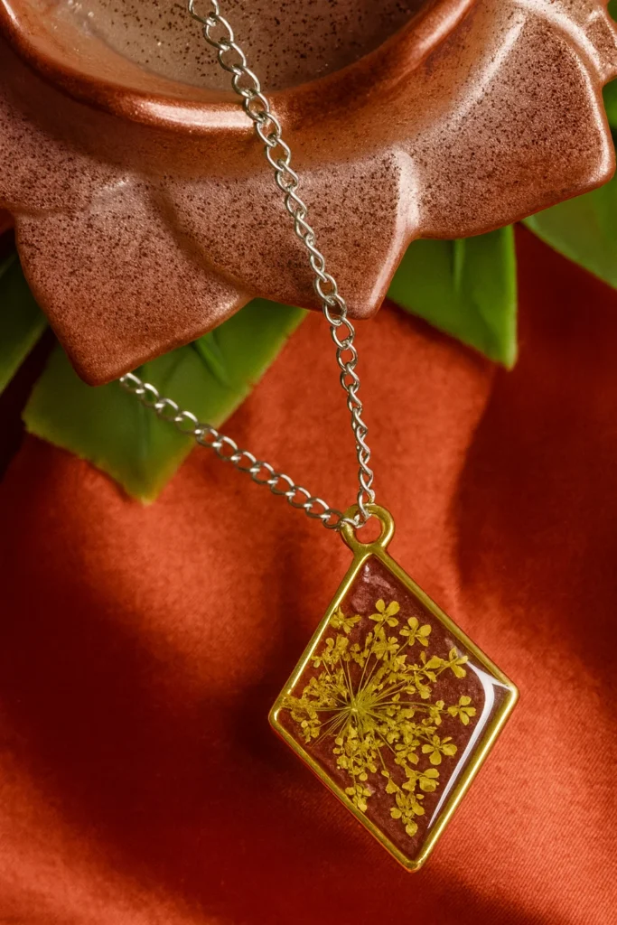  Resin Floral Diamond Pendant – Luxury Handmade Jewellery ✨ (2)