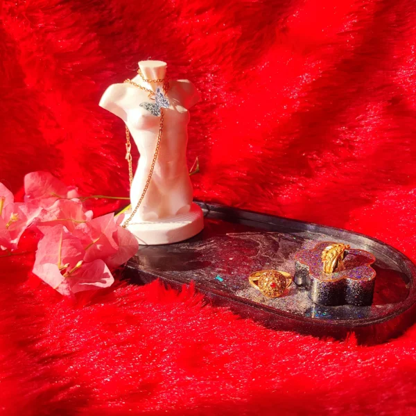 Handmade Luxury Jewellery Set of 3 – Customizable Resin Tray Mini Torso Pendant Stand Glitter Ring Holder ✨ (3)