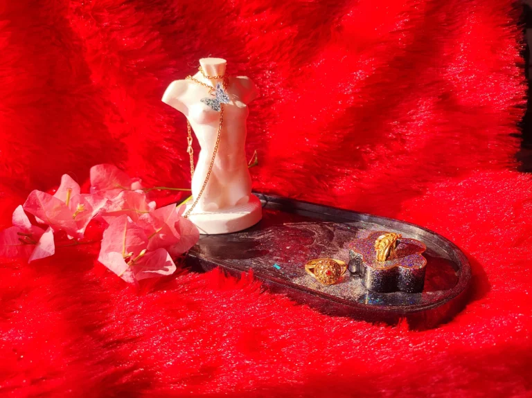 Handmade Luxury Jewellery Set of 3 – Customizable Resin Tray Mini Torso Pendant Stand Glitter Ring Holder ✨ (3)