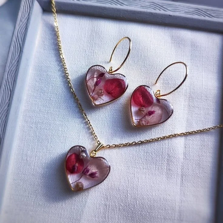 F:\downloads\BLING ON PENDIG\New folder (12)\ROSE real series\💖 Bling On® Real Flower Heart Jewelry Set – India’s No.1 Handmade Jewellery for Every Romantic Soul 🌸
